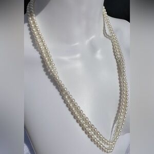 Classic White Pearl Necklace.